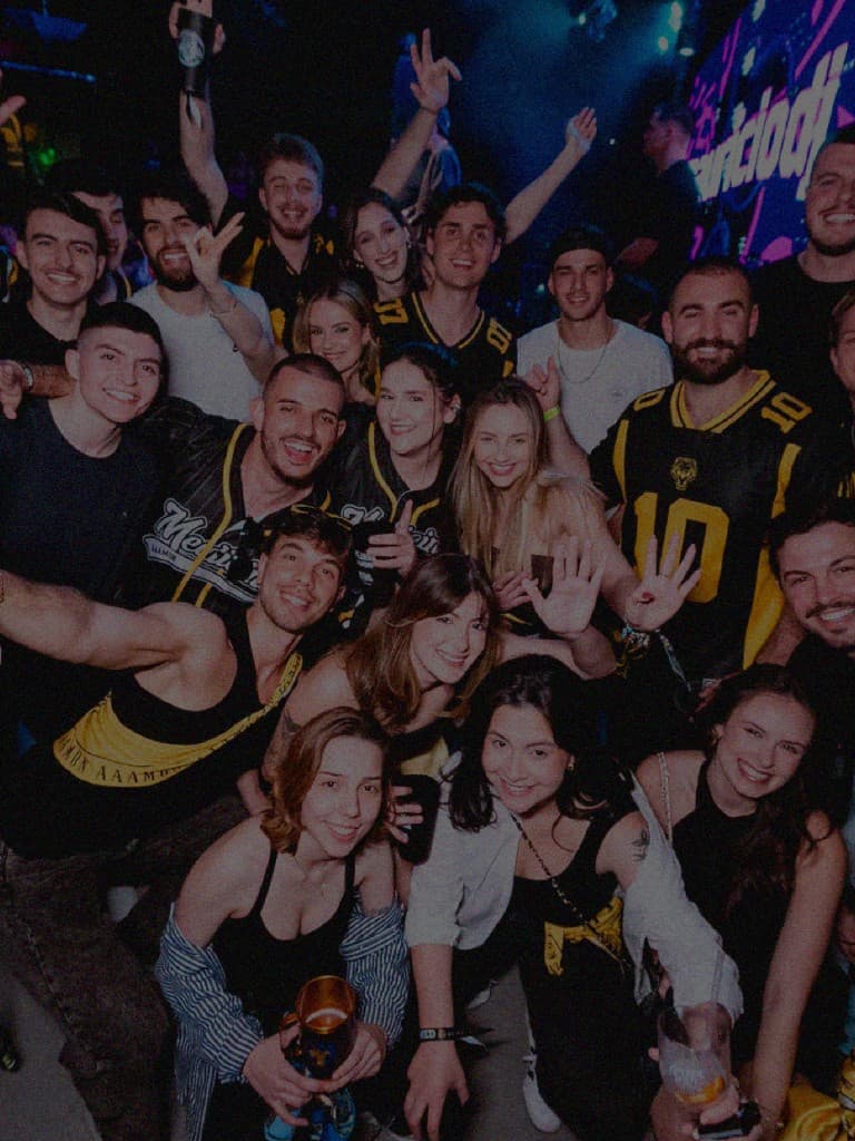 Grupo curtindo o evento juntos